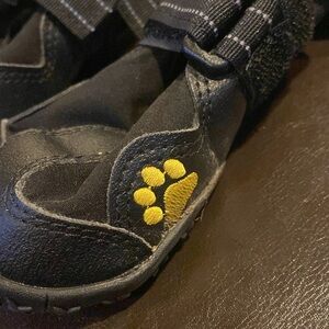 Dog Paw booties in size M (6).